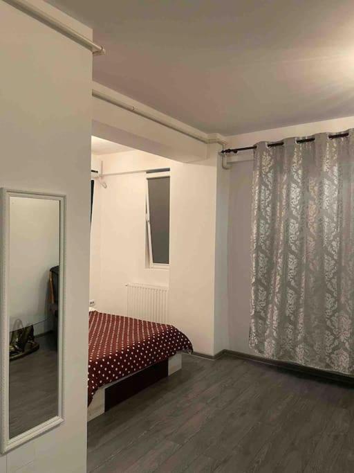 Garsoniera Militari Residence Chiajna エクステリア 写真